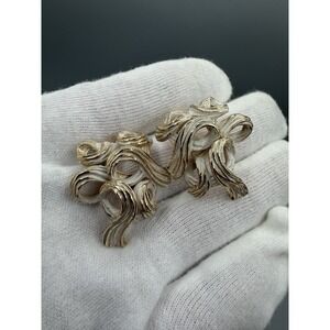 Vintage Alice Caviness White Enamel Gold Tone Clip On Earrings Signed #1005